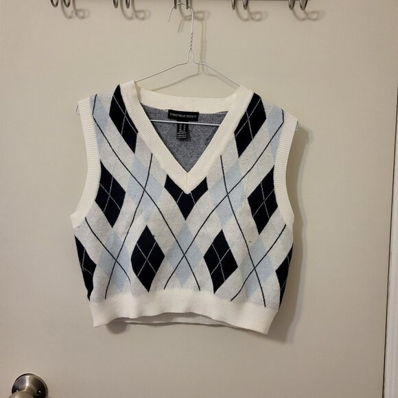 Cropped Sleeveless Sweater Vest - Picture 1 of 3